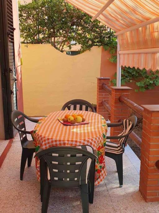 Casa Indipendente Zona Centrale La Maddalena  Ngoại thất bức ảnh